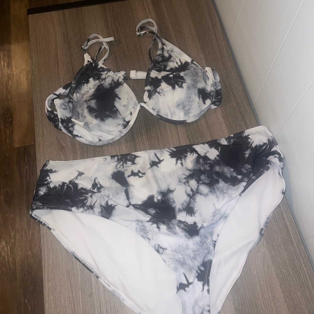 SHEIN Black and White Bikini Set with Underwire Cups